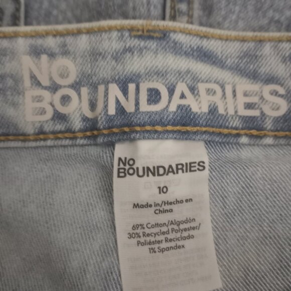 NWT No Boundaries Mid Rise Fringe Hem Denim Shorts Womens 10 Acid Wash Stretch - Picture 4 of 6
